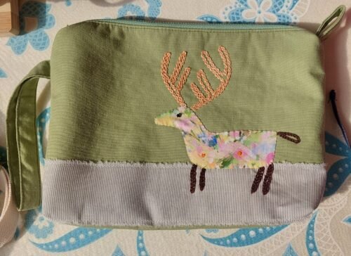 Neceser Verde Menta Artesanal - Bordado Ciervo de Fontán (Boiro)